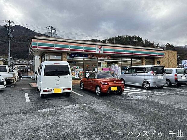 セブン-イレブン 千曲八幡店 540m