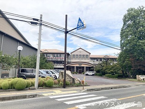 埴生中学校 860m