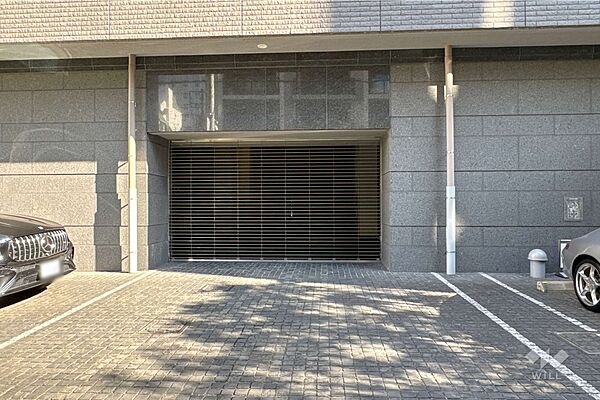 駐車場の出入り口（リングシャッター付き）