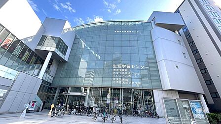 中央図書館の外観
