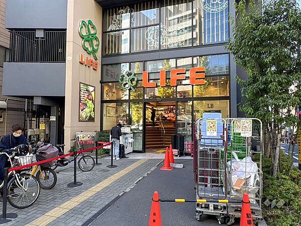 ライフ(本郷三丁目駅前店)の外観