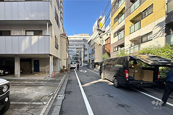 敷地南側の前面道路