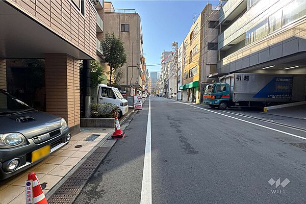 敷地東側の前面道路