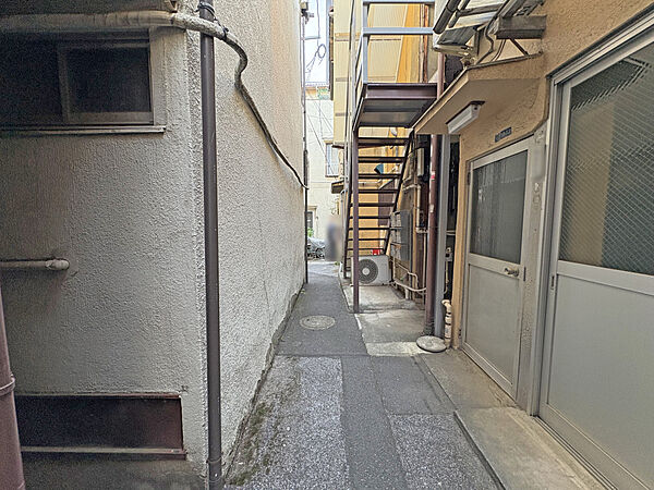 物件の西側前面通路
