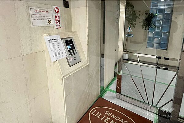 エントランスはオートロック付きです。