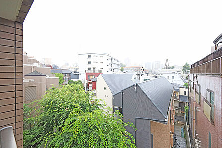 バルコニーからの眺め（西方向）［2026年7月2日撮影］