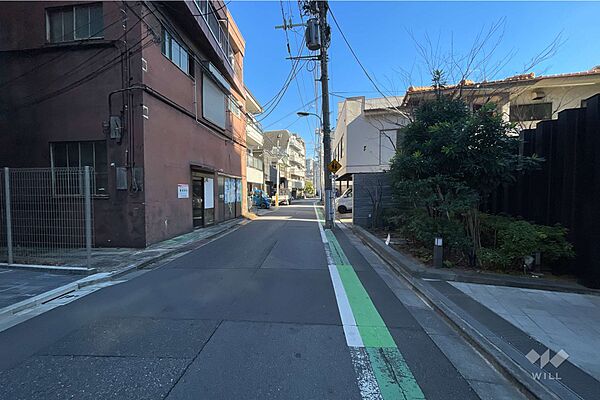 敷地北側の前面道路