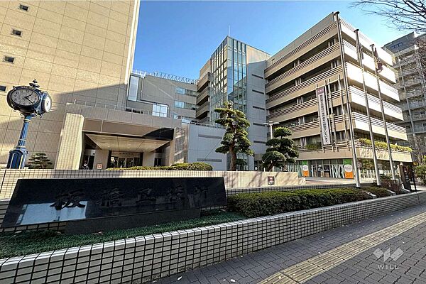 板橋区役所の外観