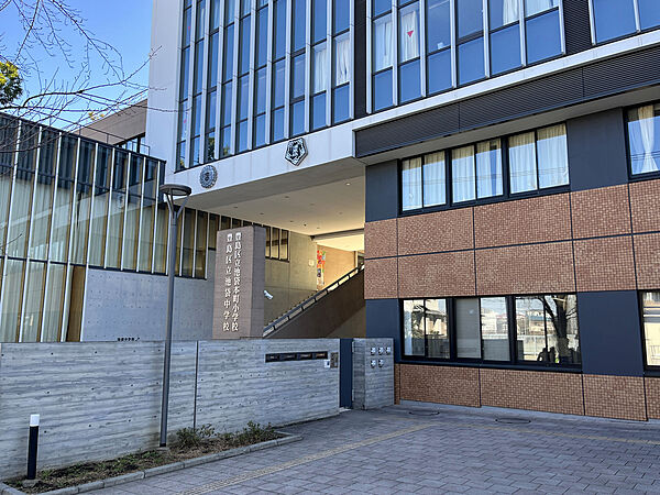 池袋中学校[公立]の外観