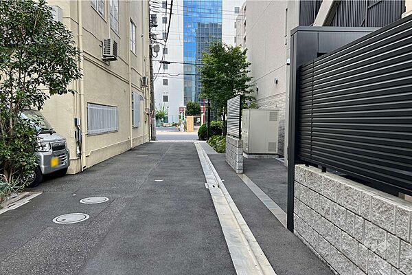 敷地北側の前面道路