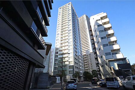 シティタワー上野池之端の外観(南東側から)