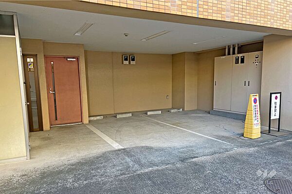 敷地内駐車場（屋内平面式）