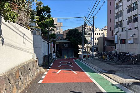 敷地東側の前面道路