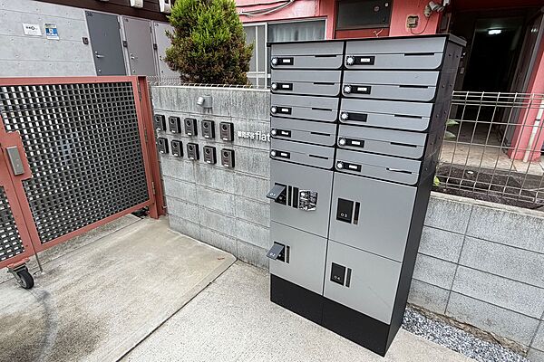 インターホン、共用ポスト、宅配ボックス