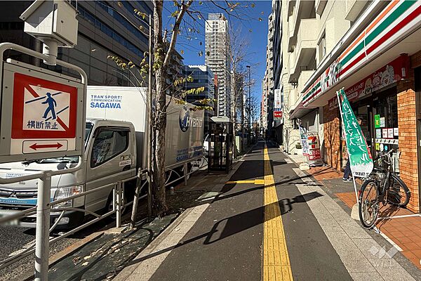 敷地南西側の前面道路
