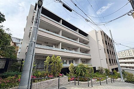 グレンドール新宿牛込柳町の外観（南西側から）