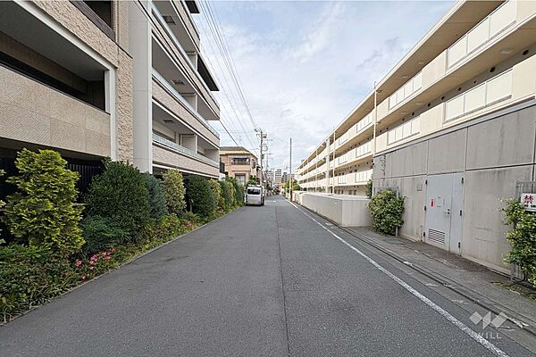 敷地東側の前面道路