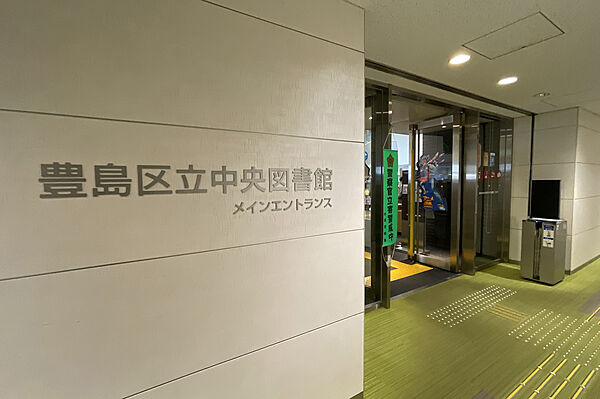 中央図書館の外観