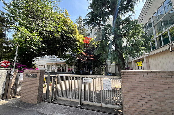 駒本小学校[公立]の外観