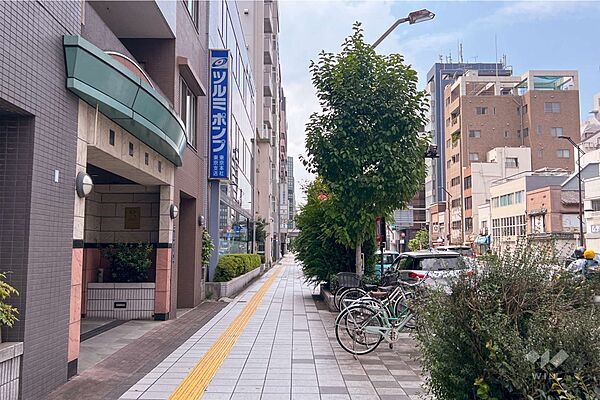 敷地北側の前面道路（東側から）