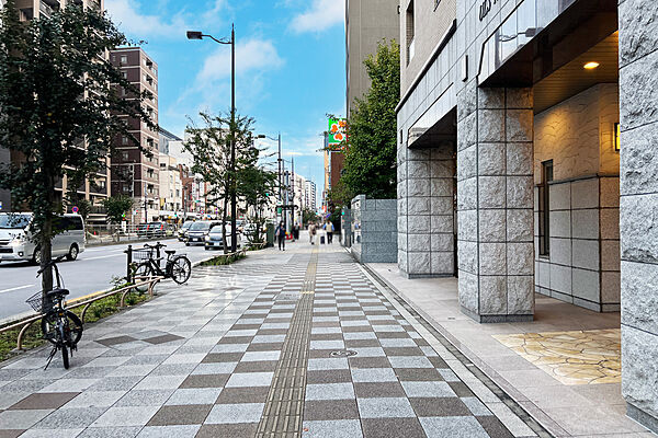 敷地東側の前面道路