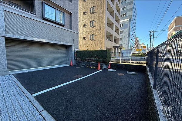 敷地内駐車場（屋外平面式）