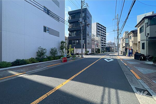 敷地北東側の前面道路