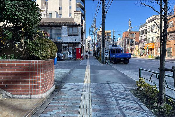 敷地北東側の前面道路