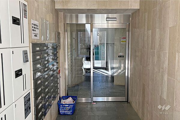 エントランスはオートロック付きです。