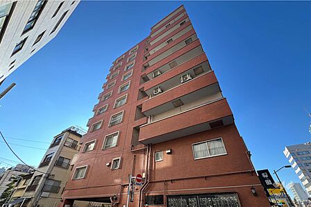 雷門永谷マンションの外観(北東側から)