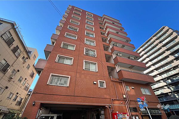 雷門永谷マンションの外観（南東側から）