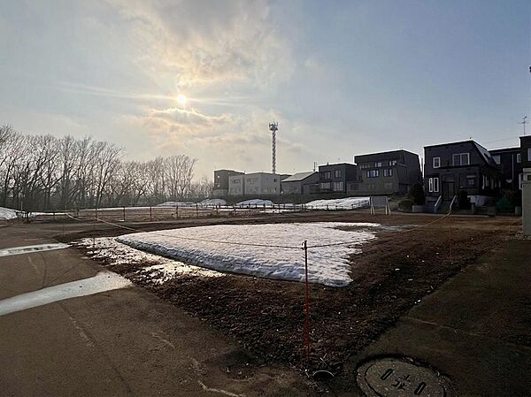 地震に強い「耐震等級3」の強靭な構造で家族の安全を守ります。さらに建てた後も安心の「最長60年保証」が標準仕様。長く安心して暮らせる高品質なマイホーム建築を、全力でサポートいたします。