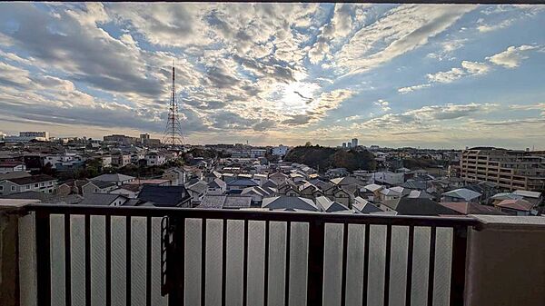 眺望地平線に広がる、素敵な夕日が見られます。