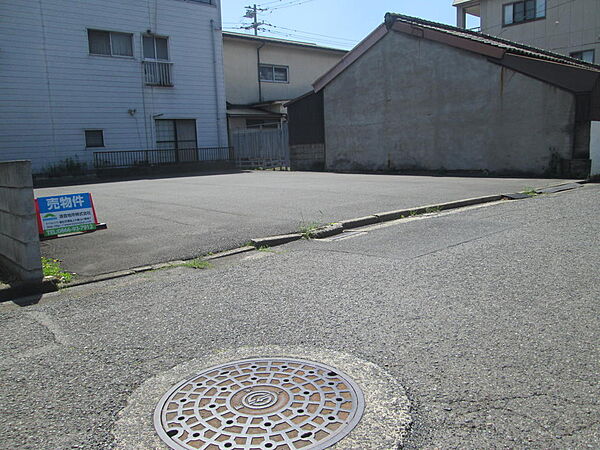 駐車場スペース、北側から臨む