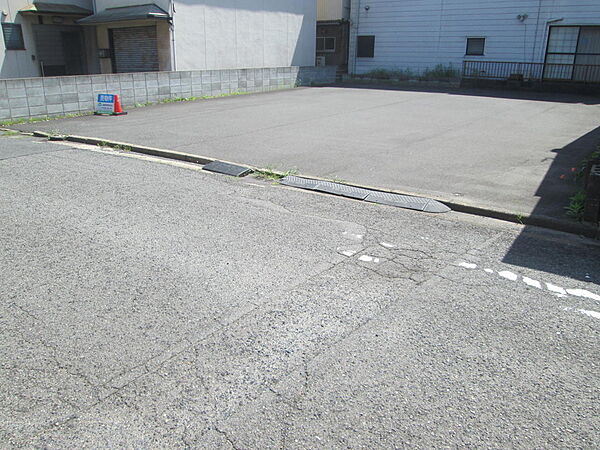 駐車場スペース、北側から臨む