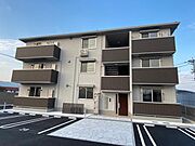 円座駅より徒歩18分 築4年7ヶ月 3階建の賃貸物件