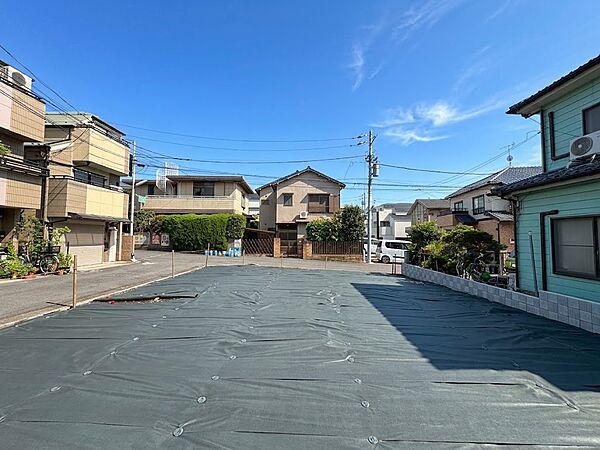 【前面に高い建物のない良好な住環境】青空が映える日当たりの良さが魅力です。周辺環境や日差し・風通しの良さをぜひ現地でお確かめください。