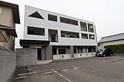 三条駅より徒歩14分 築26年11ヶ月 3階建の賃貸物件