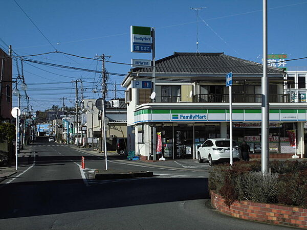 ：ファミリーマート徒歩3分