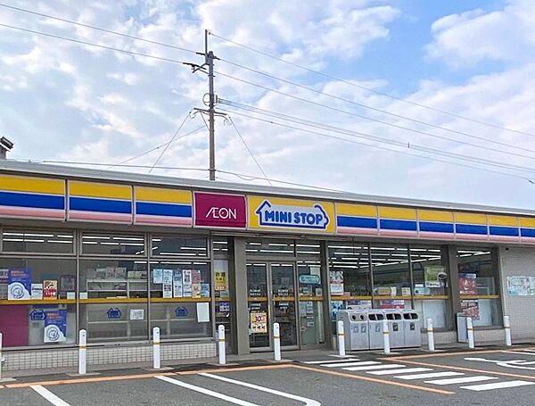 ミニストップ 福岡大岳店（1556m）