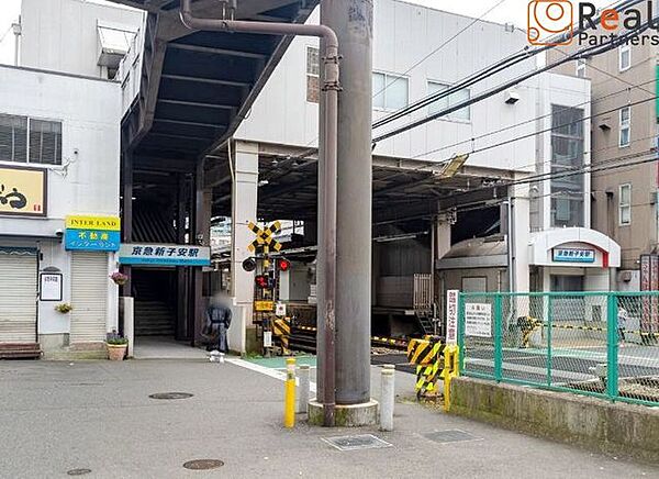 子安駅(京急 本線) 徒歩11分。 820m