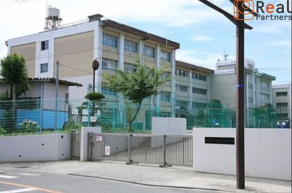 川崎市立犬蔵中学校 徒歩9分。 700m