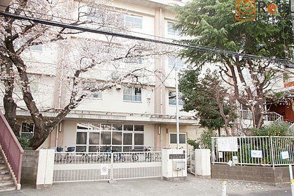 川崎市立玉川小学校 徒歩4分。 250m