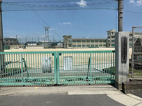 堺市立日置荘中学校まで580m（徒歩8分）