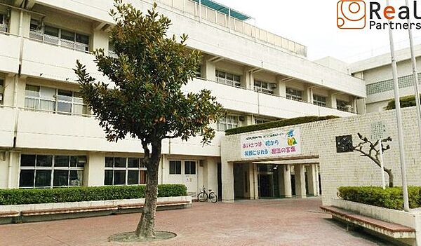 横浜市立共進中学校 徒歩10分。 790m