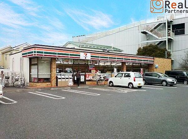 セブンイレブン横浜泉上飯田店 徒歩5分。 330m