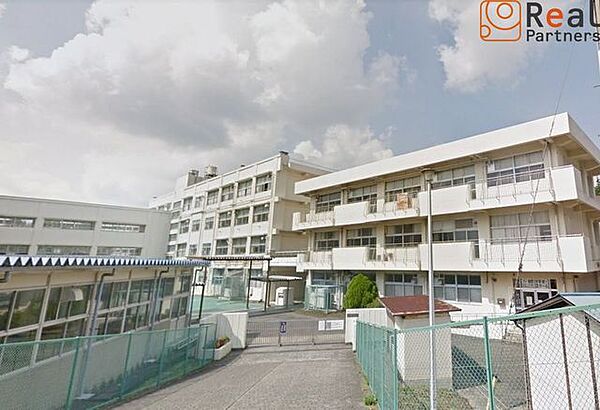 横浜市立東野中学校 徒歩13分。 1010m