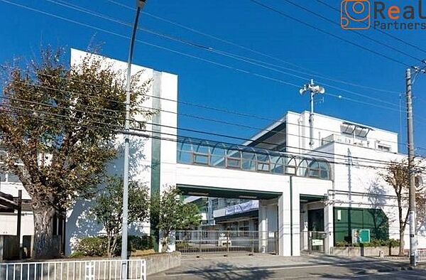 横浜市立岡野中学校 徒歩9分。 660m