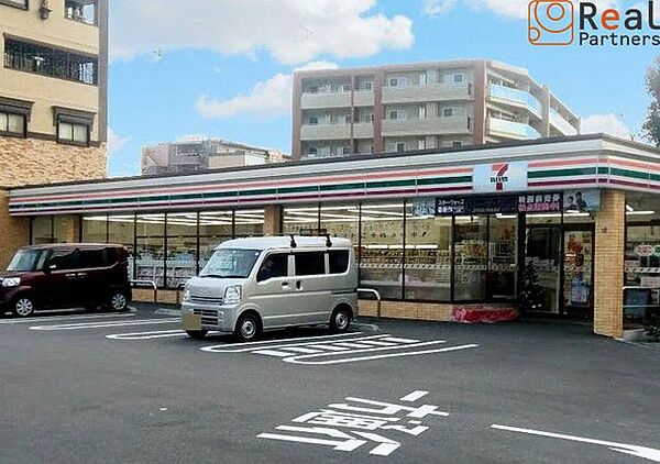 セブンイレブン横浜永田東2丁目店 徒歩8分。 620m
