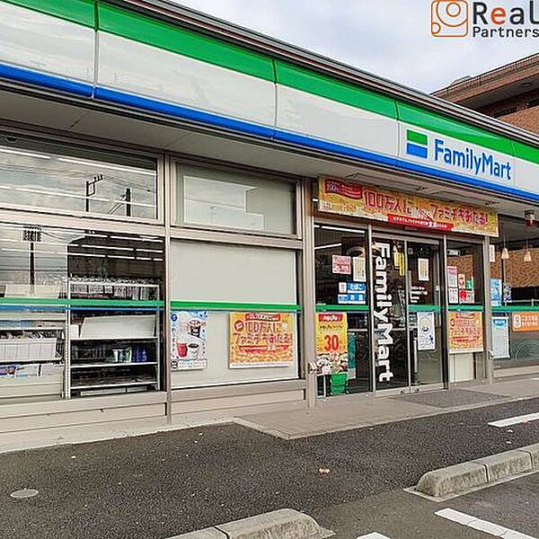 ファミリーマート中央林間西六丁目店 徒歩4分。 310m